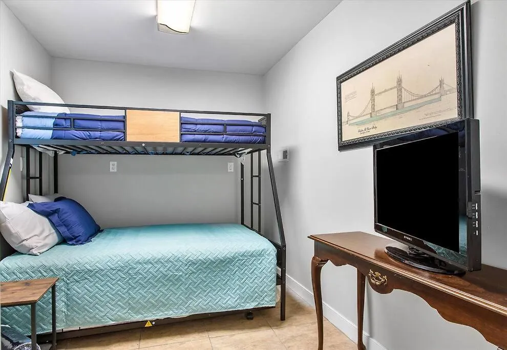 Modern Comforts, Classic Charm: Neighborhood Gem Richmond