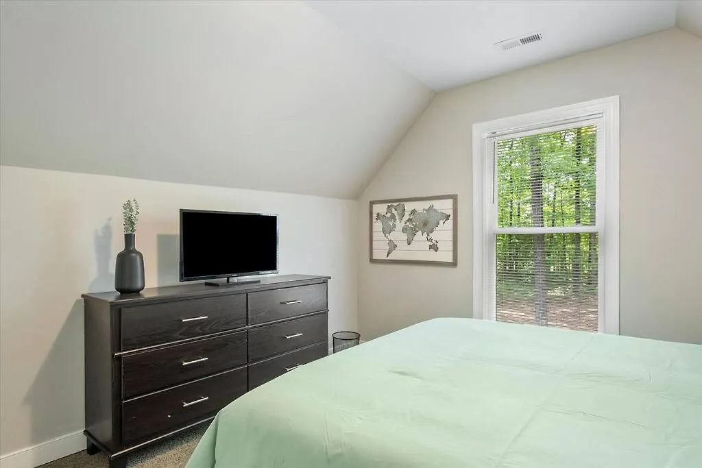 Modern Comforts, Classic Charm: Neighborhood Gem Richmond 0*,  Estados Unidos da América